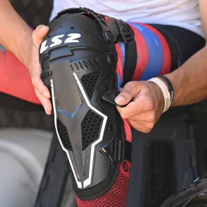 Rodillera LS2 Fortress - Ropamotorista.com - Distribuidor Oficial LS2 en España y Portugal